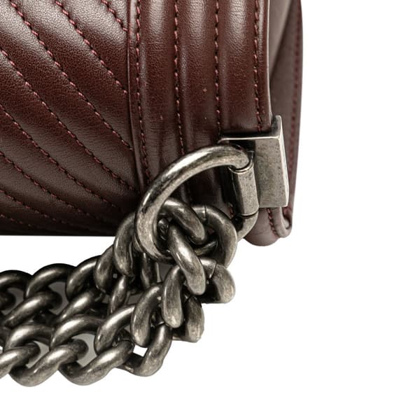 Pre-owned Chanel Medium Chevron Calfskin Boy Flap Red