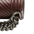 Pikkukuva 8 / 10: Pre-owned Chanel Medium Chevron Calfskin Boy Flap Red