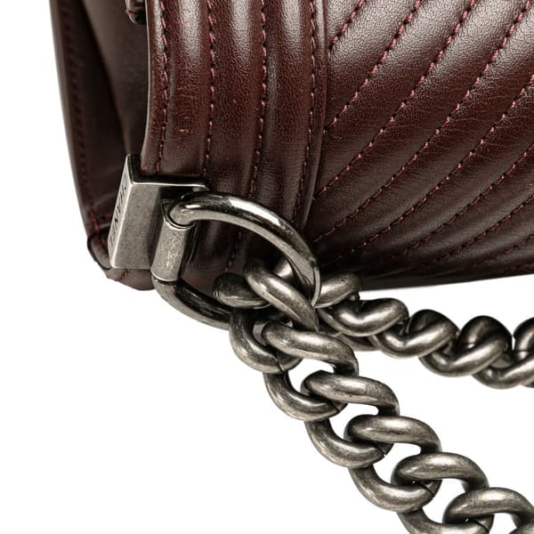 Pre-owned Chanel Medium Chevron Calfskin Boy Flap Red