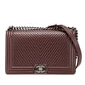 Pikkukuva 1 / 10: Pre-owned Chanel Medium Chevron Calfskin Boy Flap Red