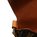 Miniatyrbillede 10 af 10: Pre-owned Louis Vuitton Monogram Musette Tango Long Strap Brown