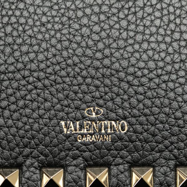 Pre-owned Valentino Pebbled Calfskin Rockstud Chain Wallet Black