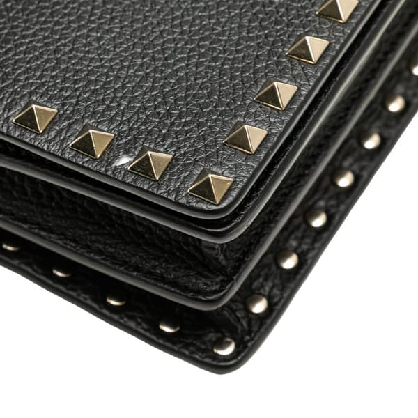 Pre-owned Valentino Pebbled Calfskin Rockstud Chain Wallet Black