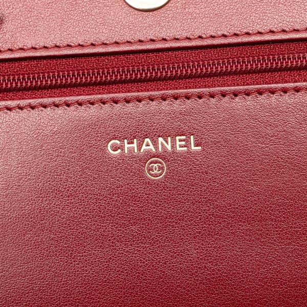 Pre-owned Chanel Quilted Caviar Boy Wallet on Chain Red