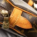 Miniatyrbillede 9 af 10: Pre-owned Louis Vuitton Monogram Pochette Marly Bandouliere Brown