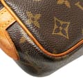 Miniatyrbillede 10 af 10: Pre-owned Louis Vuitton Monogram Pochette Marly Bandouliere Brown