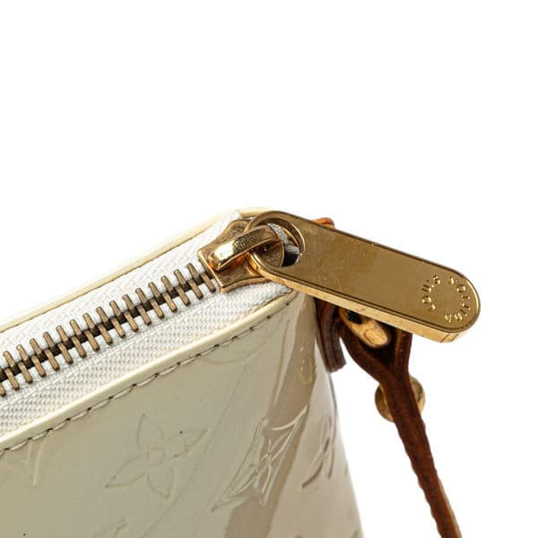 Pre-owned Louis Vuitton Monogram Vernis Minna Street White