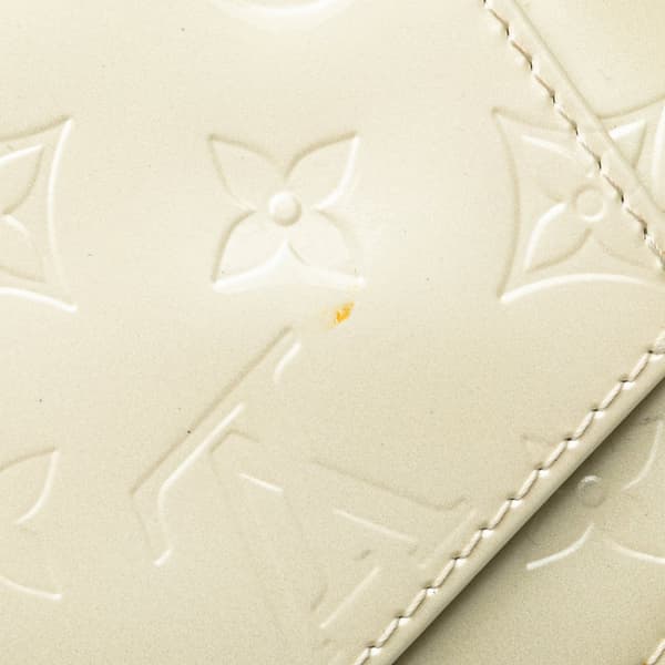 Pre-owned Louis Vuitton Monogram Vernis Minna Street White