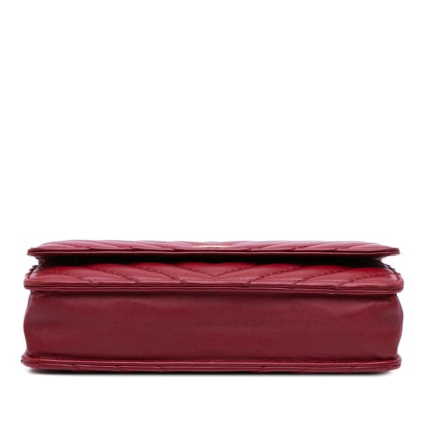 Pre-owned Chanel Métiers d'Art CC Chevron Lambskin Wallet On Chain Red