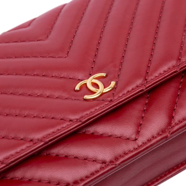 Pre-owned Chanel Métiers d'Art CC Chevron Lambskin Wallet On Chain Red