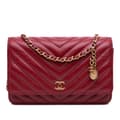 Miniatyrbild 1 av 10: Pre-owned Chanel Métiers d'Art CC Chevron Lambskin Wallet On Chain Red