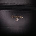 Miniatyrbillede 5 af 10: Pre-owned Chanel Bicolor Quilted Lambskin Camellia Wallet on Chain Black