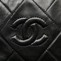 Miniatyrbillede 7 af 10: Pre-owned Chanel Mini CC Diamond Quilted Lambskin Tassel Camera Bag Black