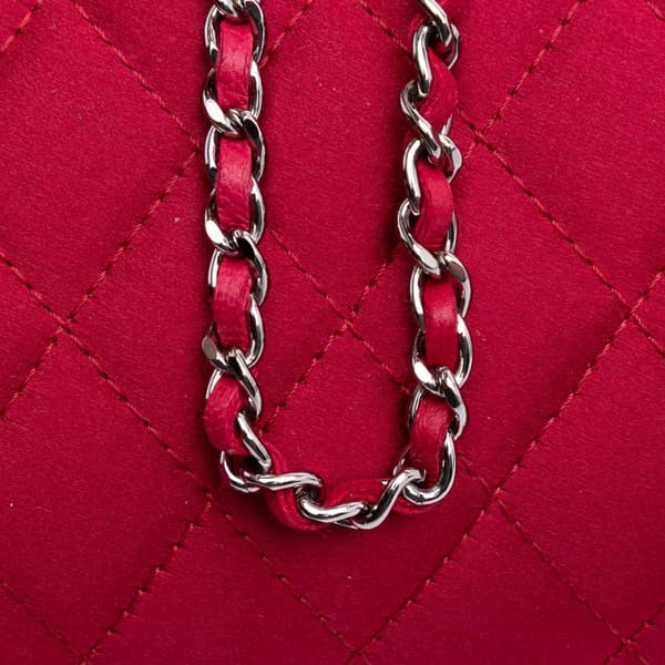 Pre-owned Chanel Quilted Satin Chain Around Clutch Red