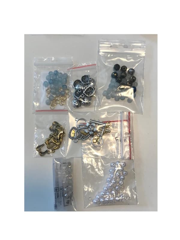 flertal olika sorters pärlor mixpaket