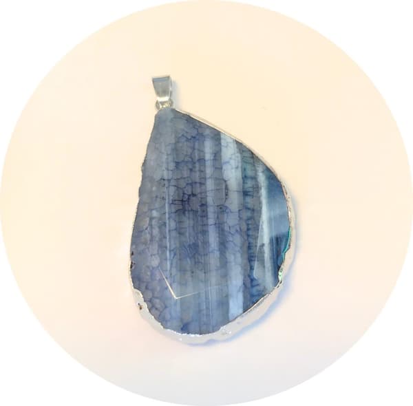 Agate berlock oval 1 st hängsmycke agat vit grå natur blå