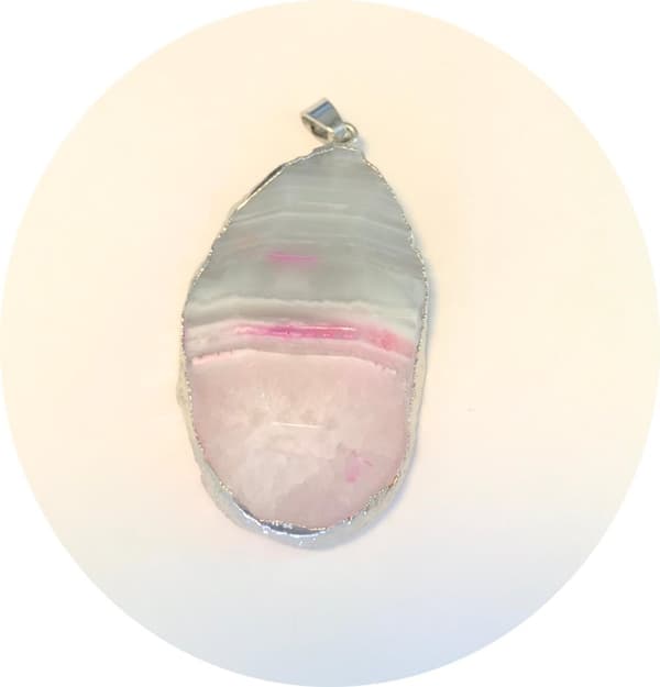 Agate berlock oval 1 st hängsmycke agat natur cerise vit beige