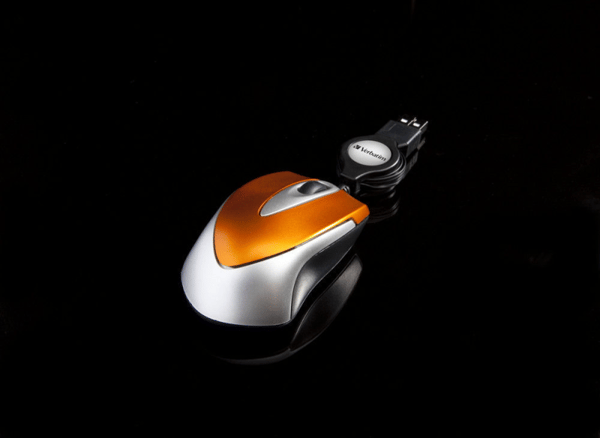 Verbatim Go Mini Optical Travel Mouse - Mus - höger- och vänsterhänta - optisk - kabelansluten - USB - vulkanorange