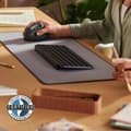 Miniatyrbild 5 av 6: Logitech Lift for Business - Vertikal mus - ergonomisk - 6 knappar - trådlös - Bluetooth, 2,4 GHz - Logitech Logi Bolt USB-mottagare - Grafit (910-006