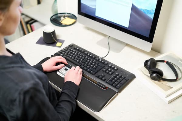 Contour Armstöd Stor Svart Retail
