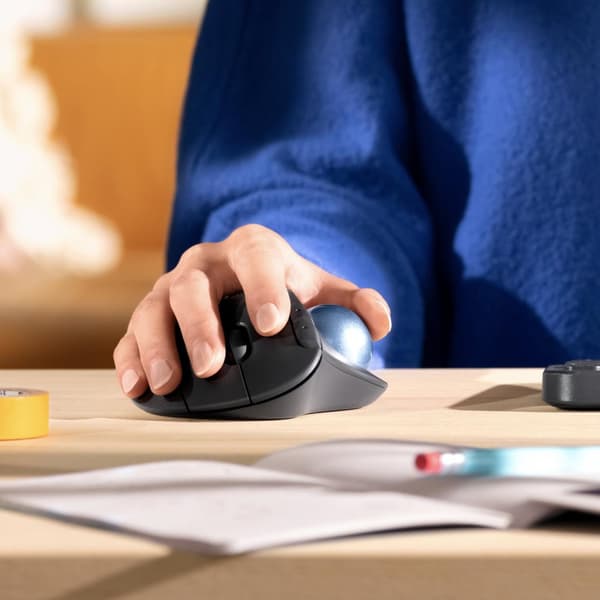 Logitech ERGO M575 til virksomheder - trackball - højrehåndet - optisk - 5 knapper - trådløs - Bluetooth - Logitech Logi Bolt USB-modtager - off-white