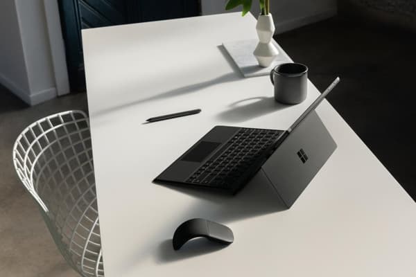 Microsoft Surface Arc Mouse - Mus - optisk - 2 knappar - trådlös - Bluetooth 4.1 - svart - kommersiell
