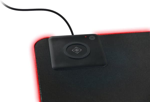 Deltaco GAM-092. Bredd: 900 mm, djup: 400 mm. Produktens färg: Svart, Ytfärg: Monotone, Material: Neopren, Inbyggd laddare. USB. Spelmusmatta (GAM-092