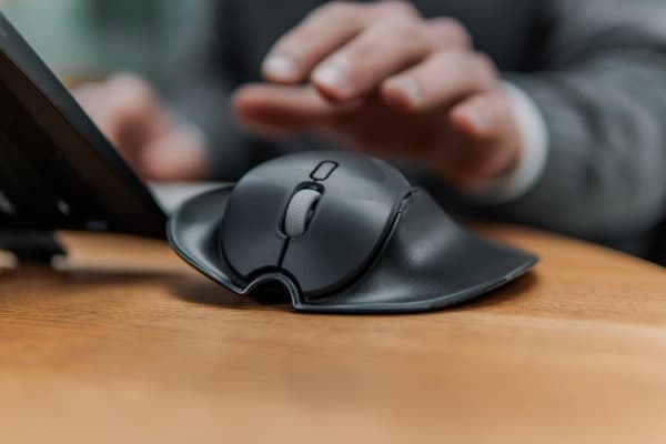Bakker Elkhuizen HandShoeMouse Shift - Mus - ergonomisk - høyre- og venstrehåndet - optisk - 3 knapper - trådløs - USB-C trådløs mottaker