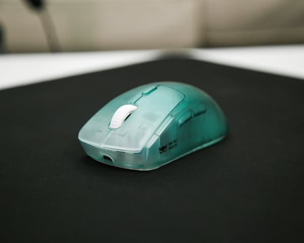 OGM Pro Feather Wireless Pelihiiri