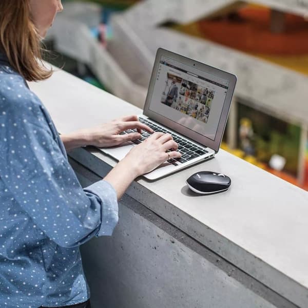 Logitech M535 kompakt trådlös mus med 10 månaders batteritid fungerar med alla Bluetooth-aktiverade datorer, bärbara datorer eller surfplattor som kör