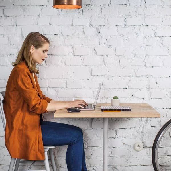 Logitech M535 kompakt trådlös mus med 10 månaders batteritid fungerar med alla Bluetooth-aktiverade datorer, bärbara datorer eller surfplattor som kör