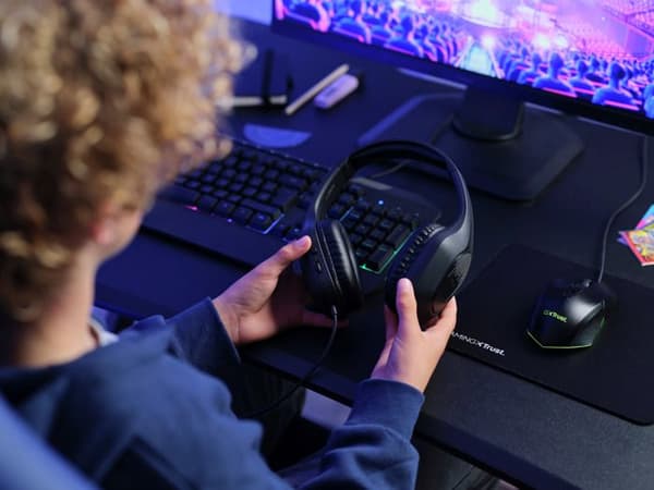 3-i-1 gaming kit - Trust Gaming - GXT 790 Tridox - Lättviktsheadset - Upplyst mus - Musmatta