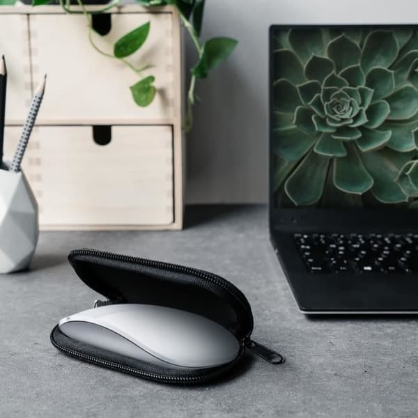 kwmobile Skyddsfodral för Apple Magic Mouse 1/2 - Musskyddsväska i neopren vit-svart
