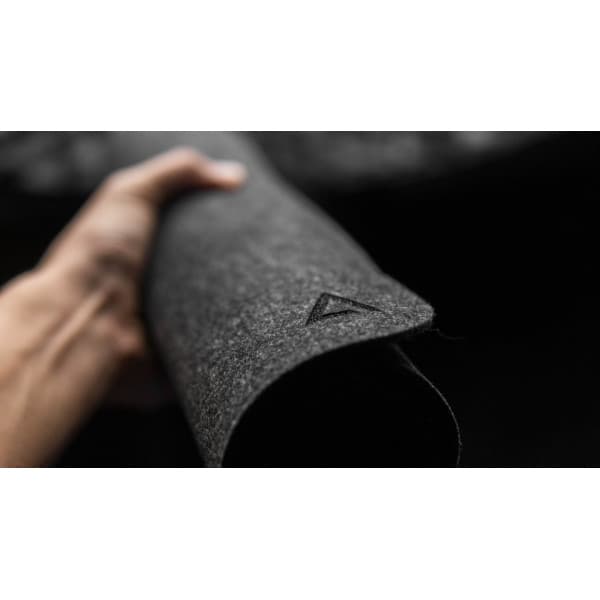 Deltahub Minimalistic Desk Pad -hiirimatto, 28 x 63 cm, tummanharmaa