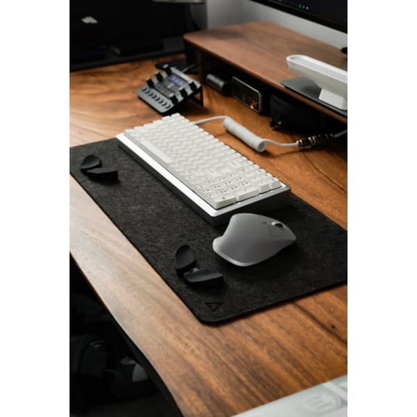 Deltahub Minimalistic Desk Pad -hiirimatto, 28 x 63 cm, tummanharmaa