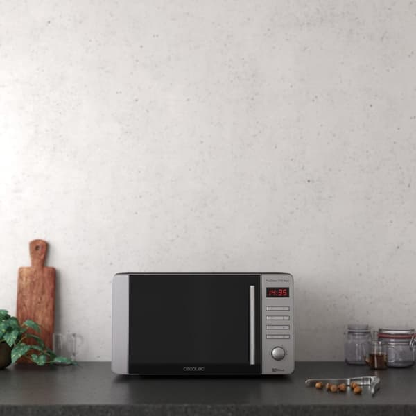 Cecotec 20-litre capacity microwave with grill, Ready2Clean coating and 3DWave technology.
