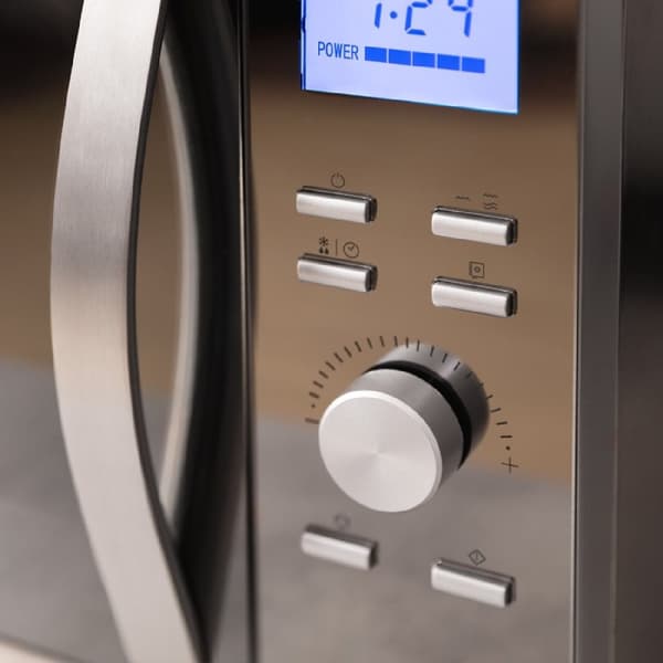 Cecotec 30-litre microwave with grill, mirror-effect front design and 3DWave technology.