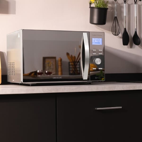 Cecotec 30-litre microwave with grill, mirror-effect front design and 3DWave technology.