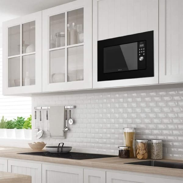 Cecotec Digital built-in microwave with grill, 20-litre capacity and 700 W.