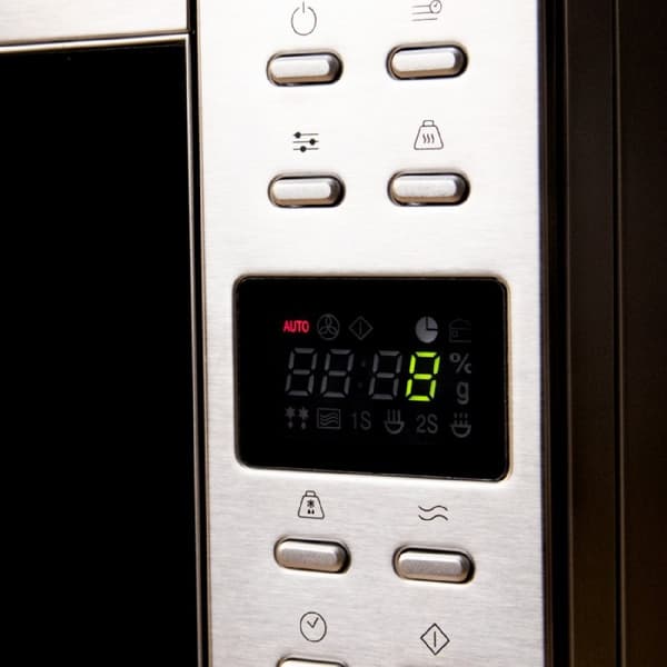 Cecotec Digital flatbed microwave with 20-litre capacity and 700 W.