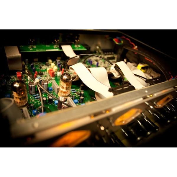 UNIVERSAL AUDIO UA 4-710D 4-KANALS FÖRAMPARE AD...