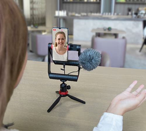 Boya Vlogger Kit Cu Microfon BY-MM1, Mini Trepied + Holder, pentru Smartphone "BY-VG380" (timbru verde 0.18 lei)
