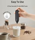 Miniatyrbild 10 av 11: Lollanda Handhållen elektrisk mjölkskummare med batteridrift – 10000 RPM visp med stativ, perfekt för kaffe, matcha