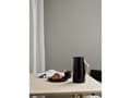 Miniatyrbild 4 av 5: Stelton danish modern 2.0 Emma - Termosflaska - Storlek 13 cm - Höjd 24.5 cm - 1.2 L - svart
