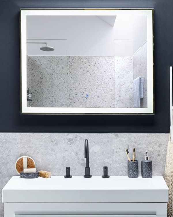 Seinäpeili kylpyhuoneeseen LED-valo 90 x 70 cm suorakulmio huurteenesto moderni tyyli