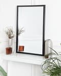Miniatyrbillede 2 af 5: Vægspejl Sort MDF og Glas 60 x 90 cm Væghængt Rektangulær Spejl med Ramme Moderne Stue til Sminkebord Tilbehør Entrespejl til Pigeværelse