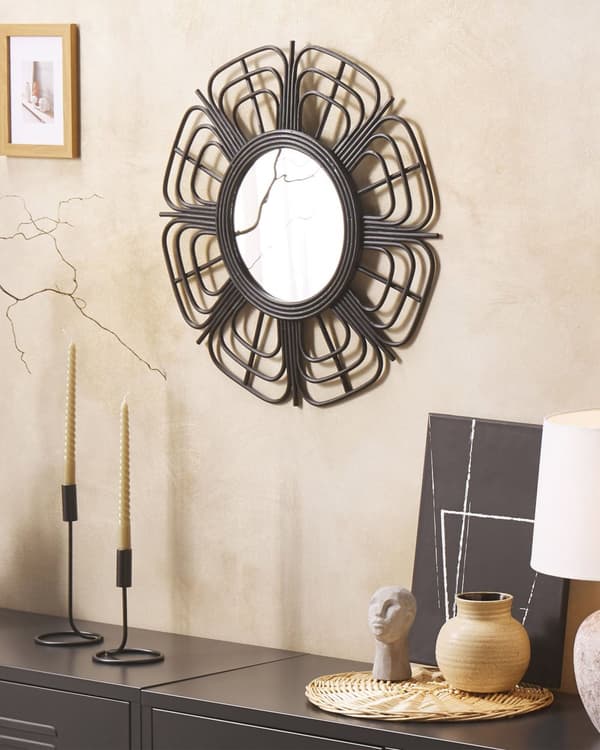 Väggspegel Svart Rotting 60 cm Boho Blomma Sol Form Rund Krokar Vardagsrum Sovrum