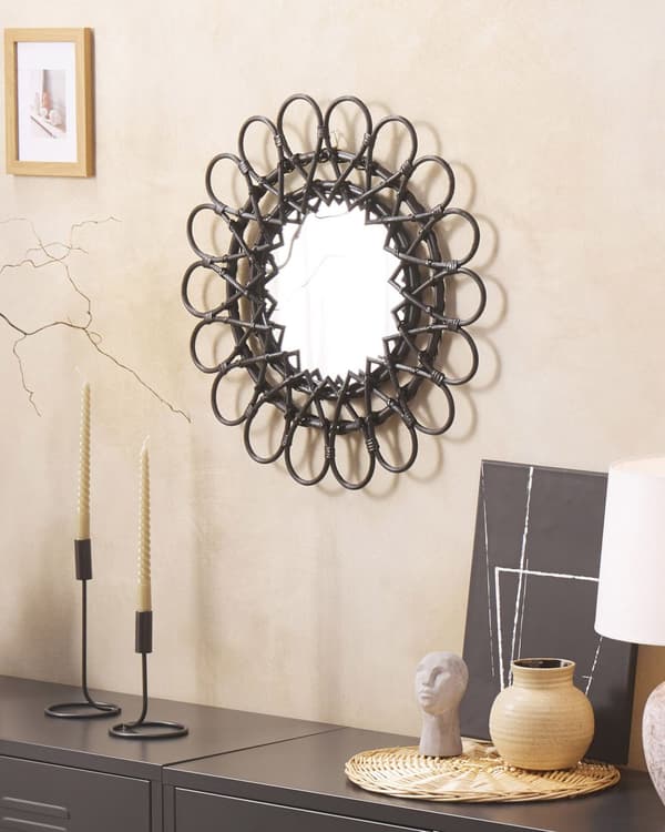 Vægspejl Sort Rattan ø 60 cm Rundt Lille Blomst Mønster Design med Ophæng til Dør Stue Soveværelse Entré Boho Skandinavisk Tilbehør