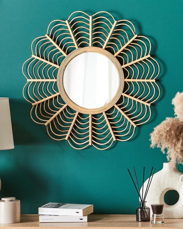 Vægspejl i lyse Brun Bambus Træ og rattan ø 60 cm Rund åben struktur solstråle mønster boligdekoration skandinavisk minimalistisk