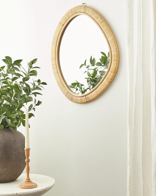 Vägghängd spegel Naturlig heminredning Oregelbunden form Rottingram 50 x 60 cm Boho Design Vardagsrum Möbler Sovrum